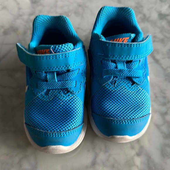 Nike Tennis Shoes Teal Size 4C Baby - Picture 1 of 9